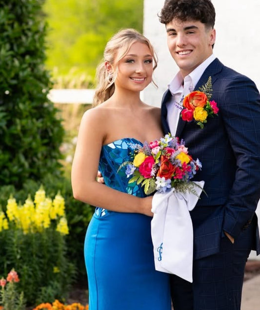 Robe de bal sirène longue bleue à perles et décolleté en cœur J7899