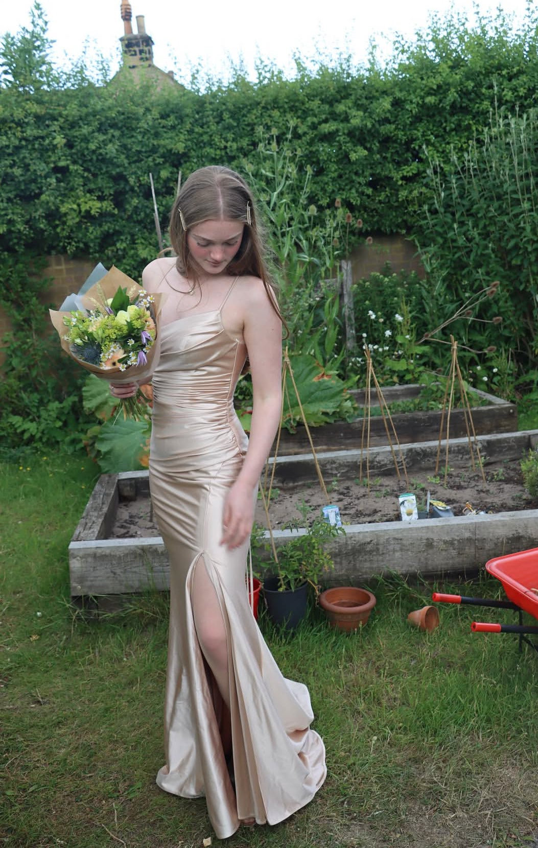 Robe de bal longue champagne à bretelles spaghetti J7884