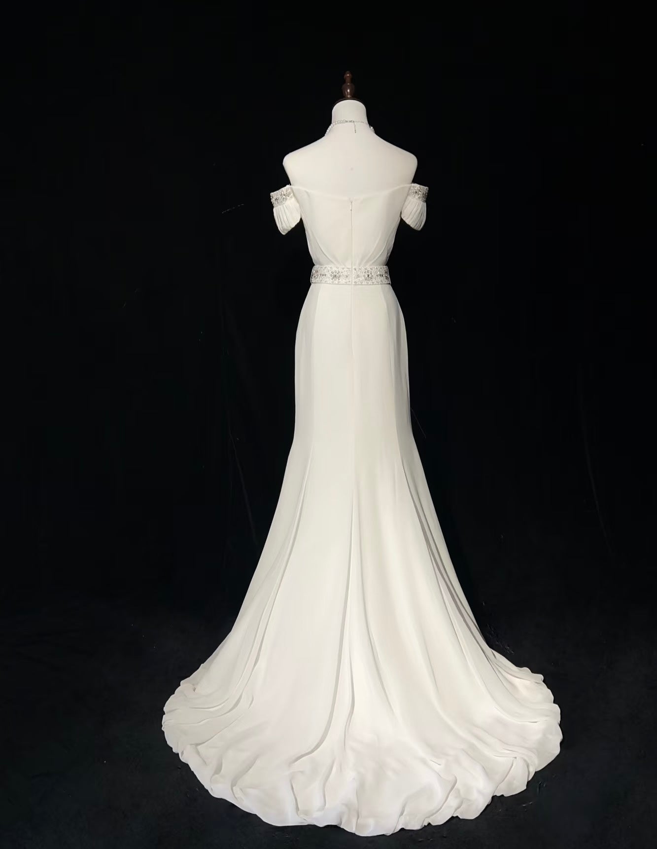 Schulterfreies Meerjungfrau-Brautkleid in Weiß J7978