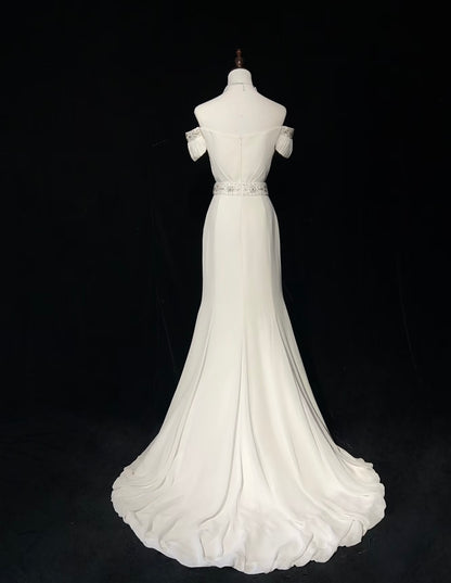 Schulterfreies Meerjungfrau-Brautkleid in Weiß J7978