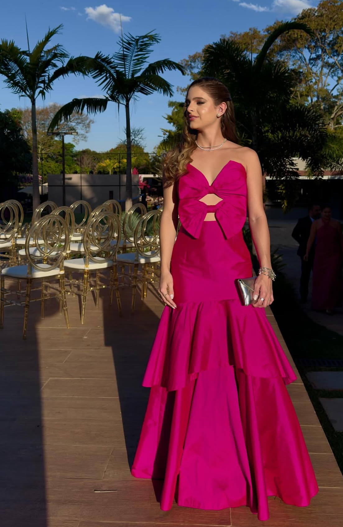 Fuchsia Satin-Ballkleid mit Schleife und A-Linie für Hochzeitsgäste J7784