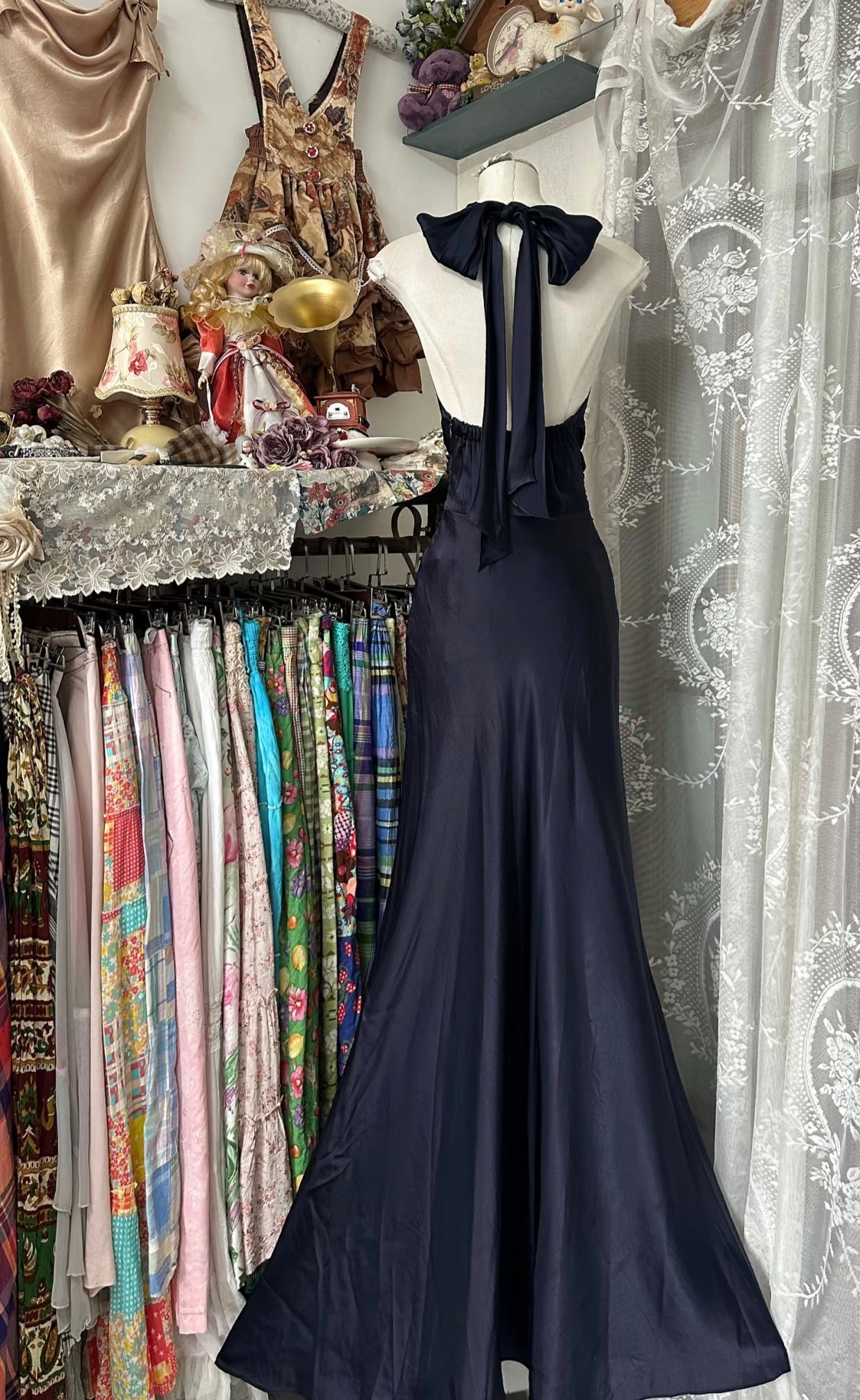 Neckholder V-Ausschnitt Abendkleid Meerjungfrau Satin Formelle Partykleid J7253