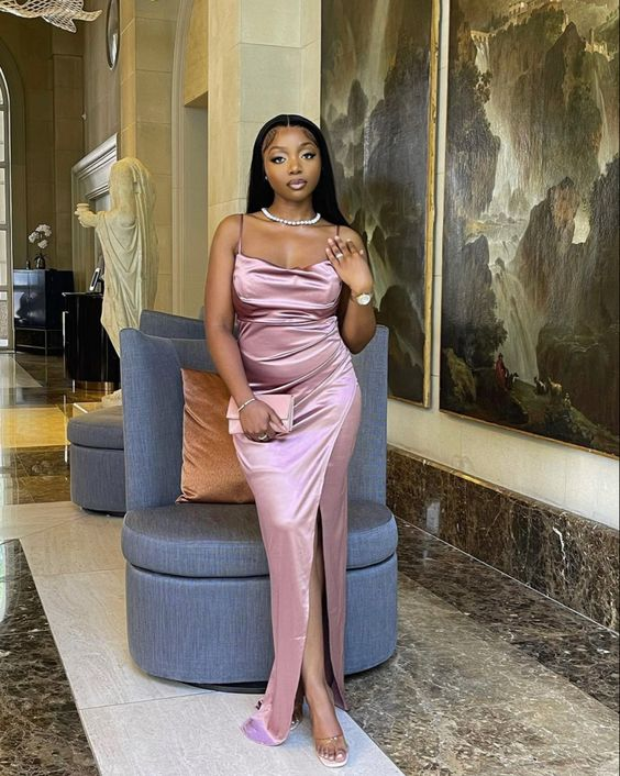 Robe de soirée fourreau rose à bretelles spaghetti en satin avec fente 2446