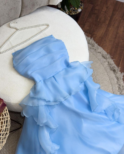 Trägerloses blaues A-Linien-Ballkleid mit Rüschen, lang, J2782