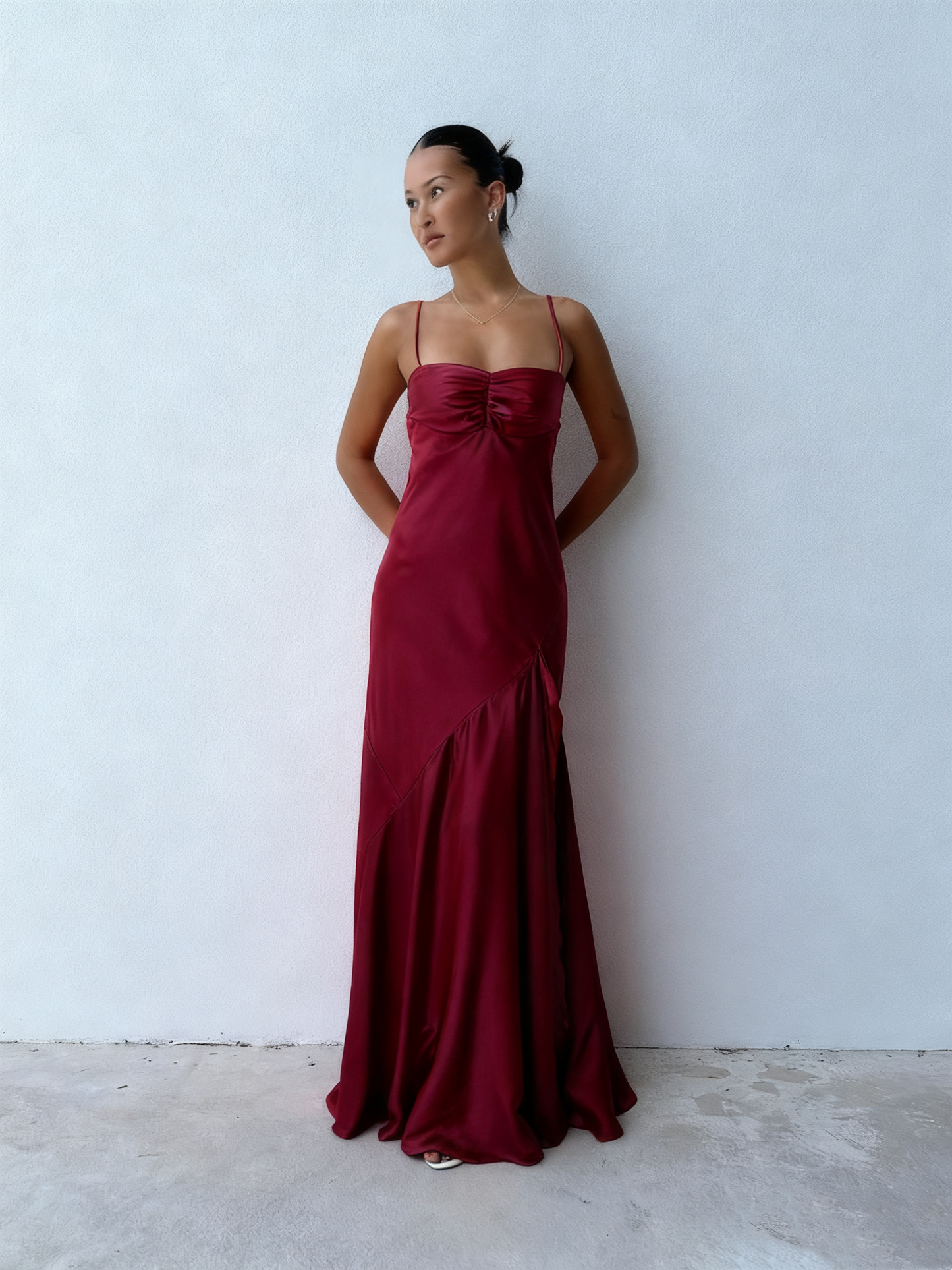 Robe de bal longue pêche en satin, coupe trapèze, modèle J3146