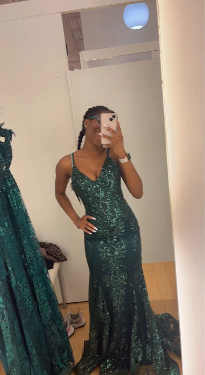 Robe de bal longue verte en dentelle à col en V et style sirène J3164