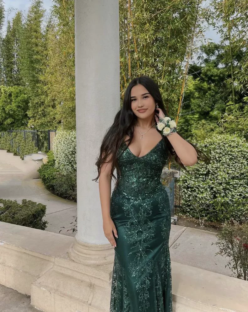 Robe de bal longue verte en dentelle à col en V et style sirène J3164