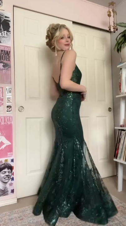 Robe de bal longue verte en dentelle à col en V et style sirène J3164