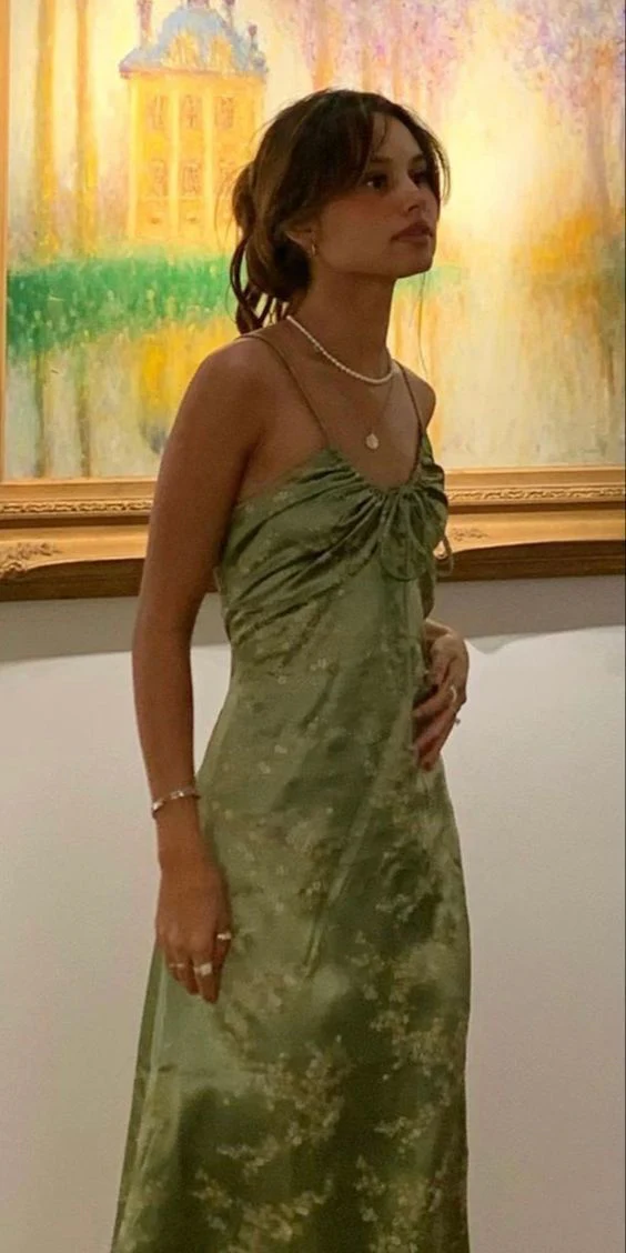 Robe de bal longue en satin vert, coupe trapèze, idéale pour une soirée de remise de diplômes (J3170)