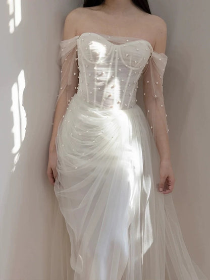 Robe de mariée blanche à épaules dénudées et perles, coupe trapèze, J3675