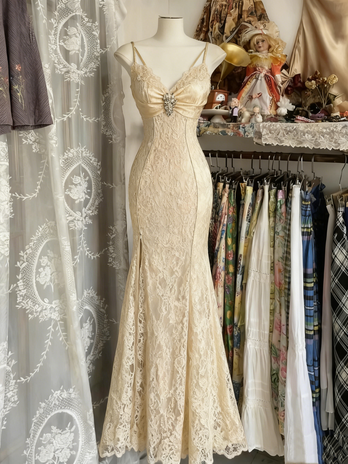 Robe de bal vintage en dentelle bordeaux à col en V et manches longues, style sirène, tenue de soirée, d'anniversaire, J3677