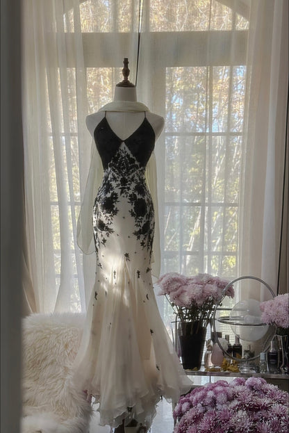 Robe de bal vintage en mousseline de soie et dentelle noire J4676