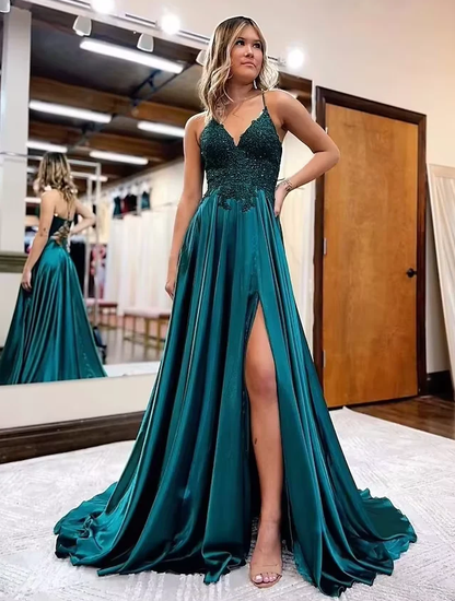 Robe de bal longue en satin avec appliques et fentes J4810