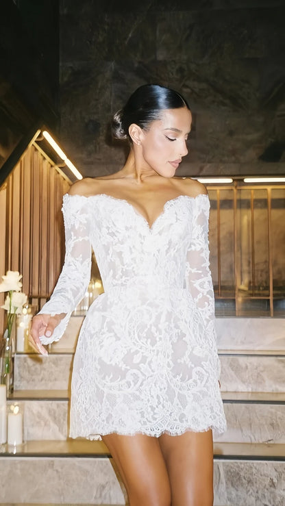Robe de mariée courte en dentelle blanche à manches longues J5071