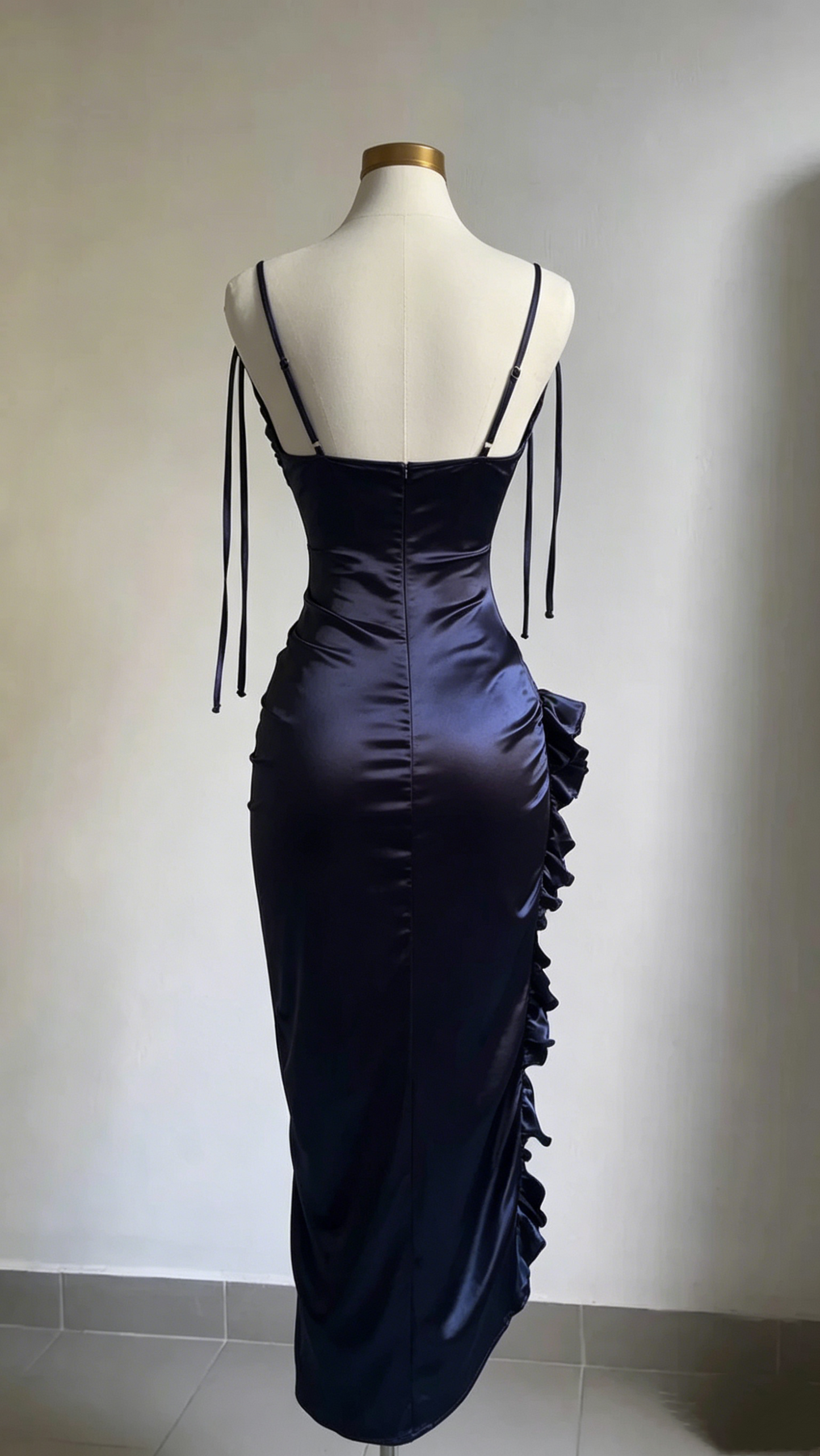 Robe de bal fourreau en satin bleu à bretelles spaghetti J5670 