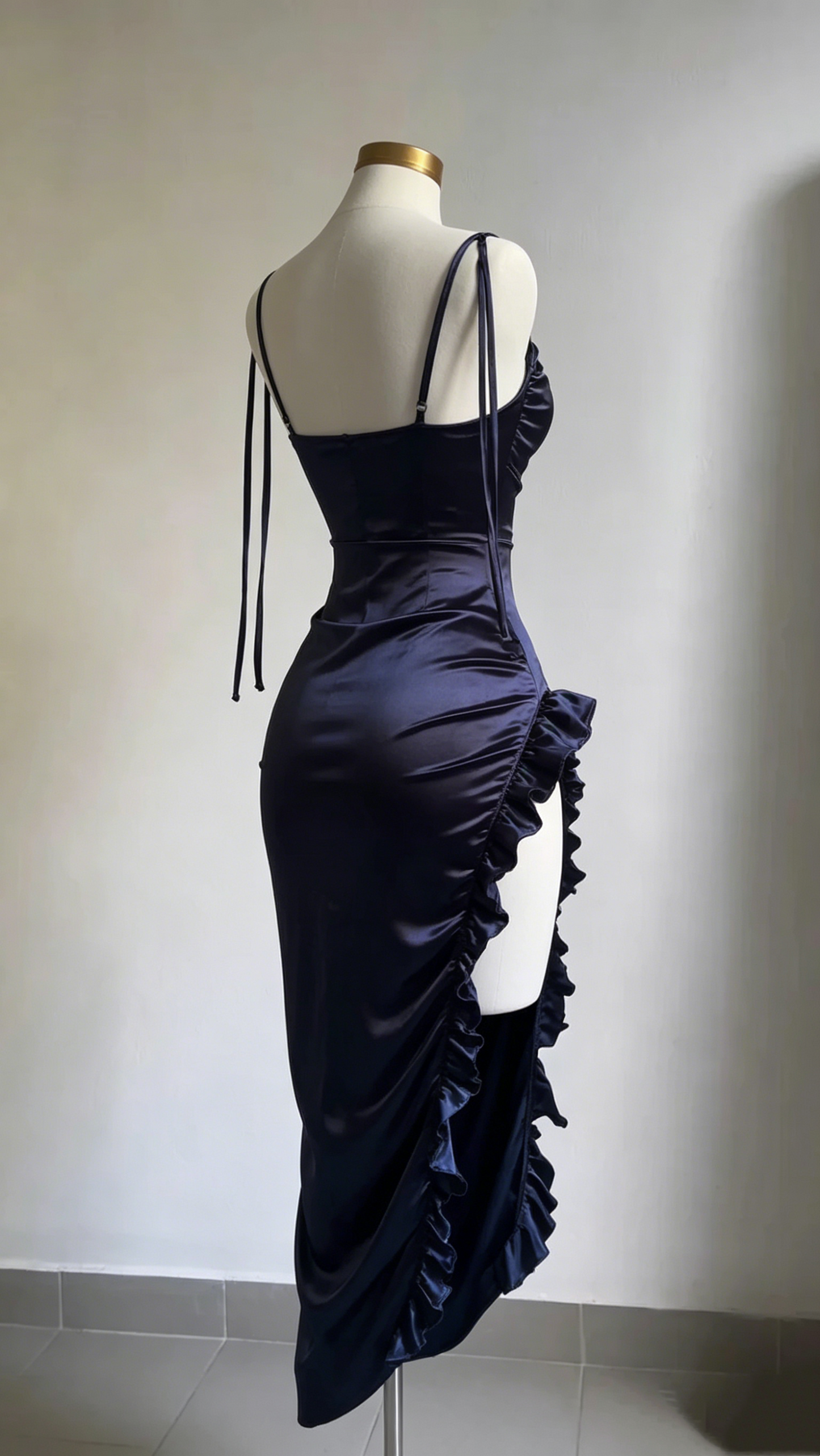 Robe de bal fourreau en satin bleu à bretelles spaghetti J5670 