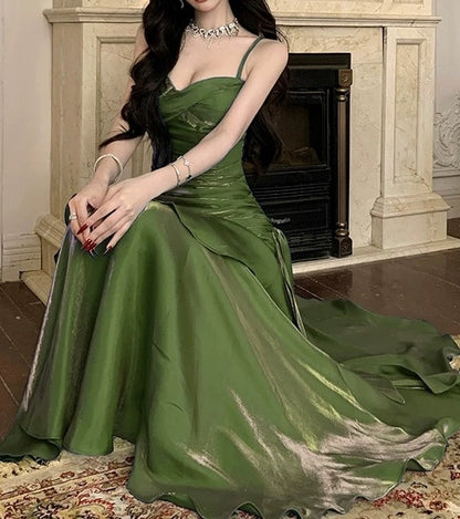 Rüschengrünes Ballkleid Spaghettiträger Geburtstagskleid J6524