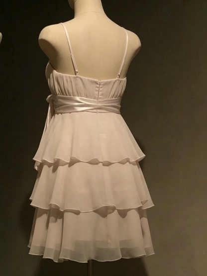 Robe de soirée rose à bretelles spaghetti et volants J7431