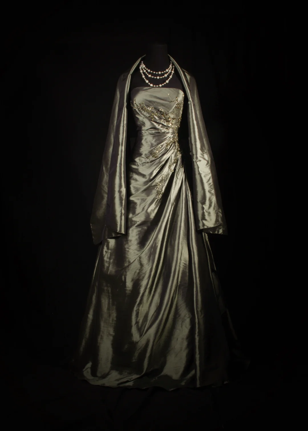 Robe de bal longue bleu marine à col en V et perles J8601