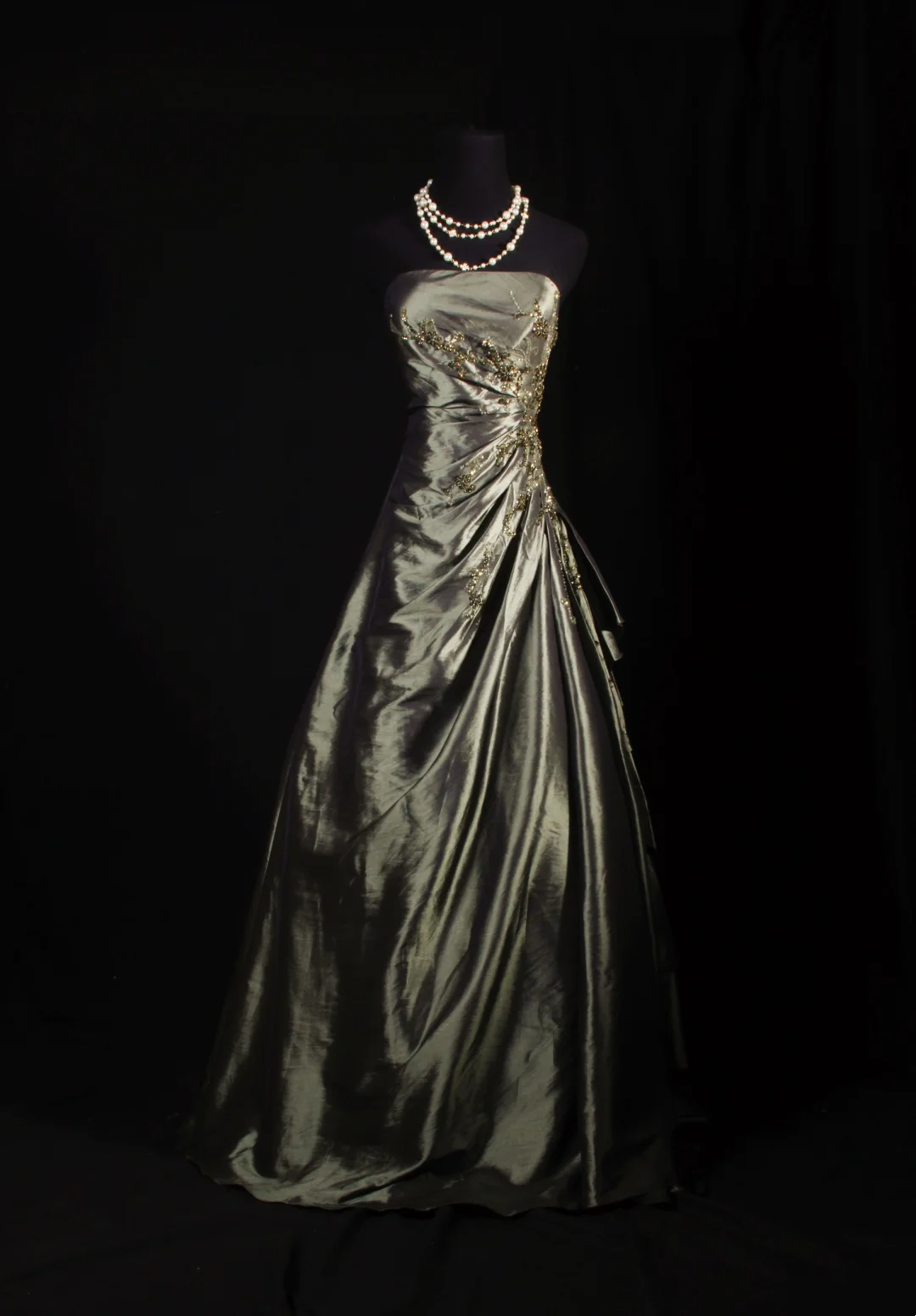 Robe de bal longue bleu marine à col en V et perles J8601