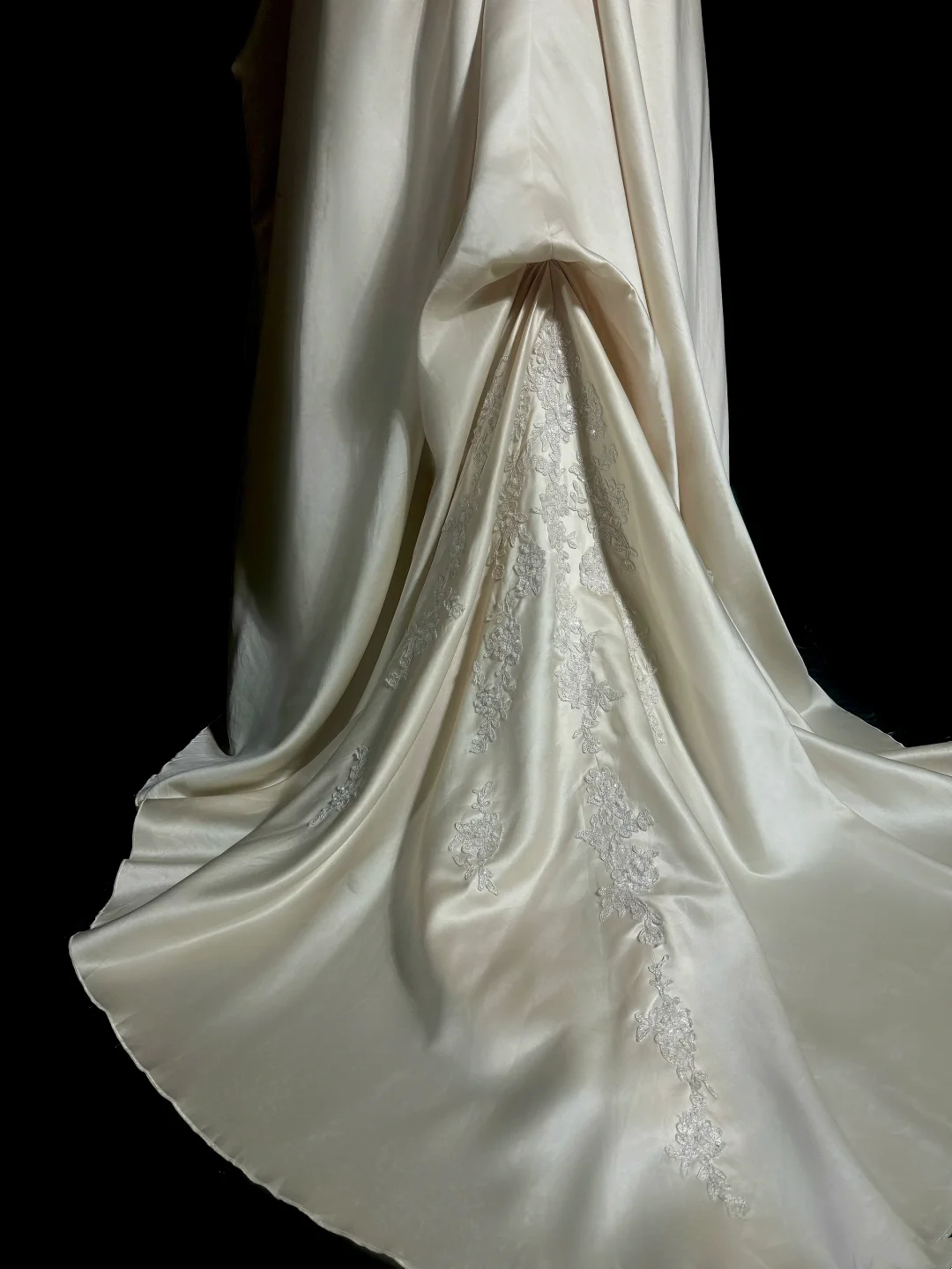 Elegant A Line Satin Wedding Dress Applique Wedding Gown For Bridal J8934