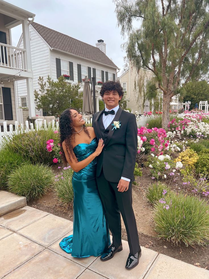 Robe de soirée fourreau noire sexy longue avec fente J8826