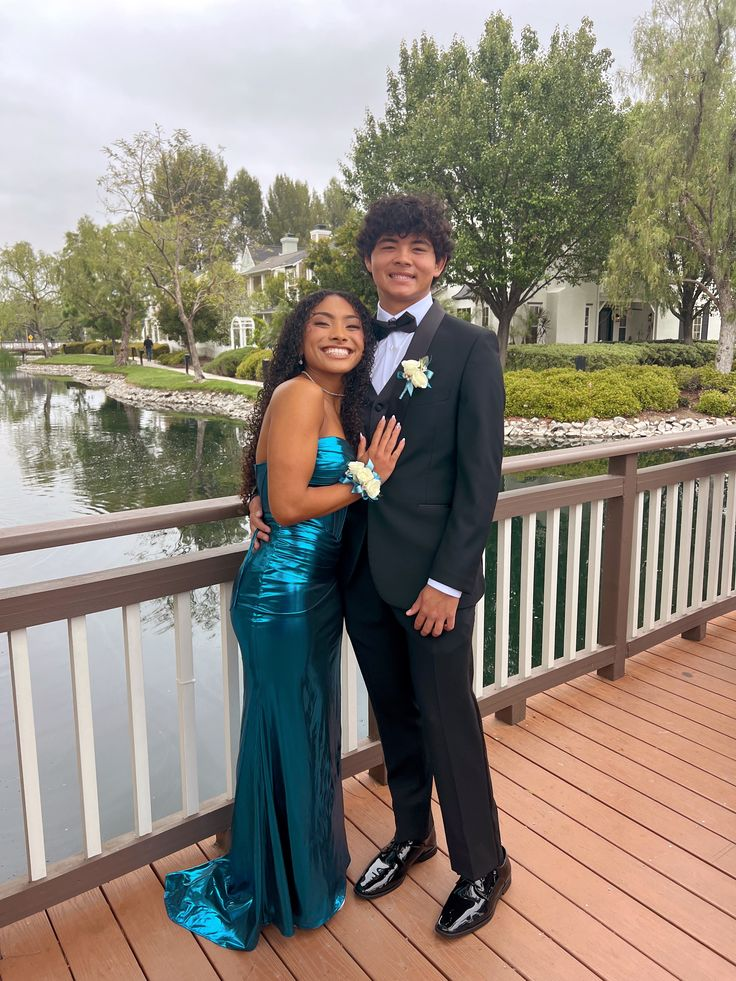 Robe de soirée fourreau noire sexy longue avec fente J8826