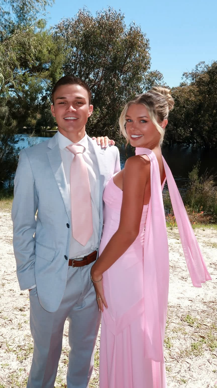 Robe de soirée fourreau noire sexy longue avec fente J8826