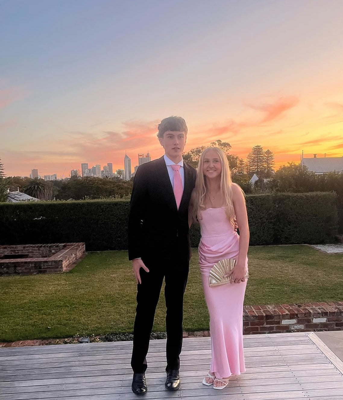 Robe de soirée fourreau noire sexy longue avec fente J8826