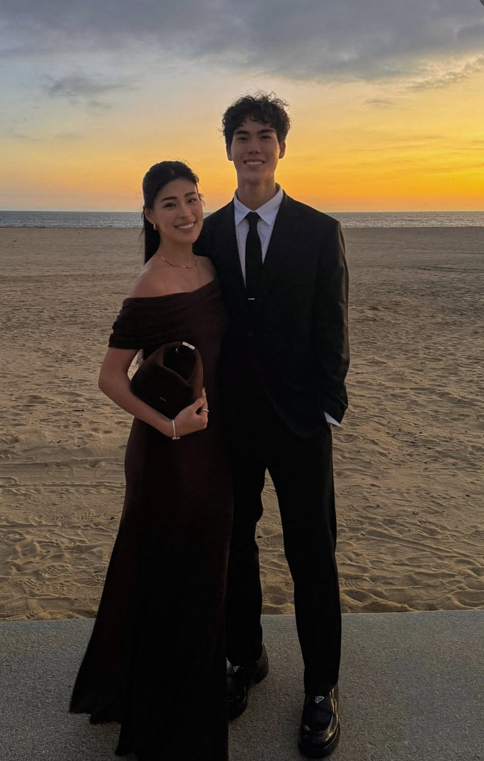 Robe de soirée fourreau noire sexy longue avec fente J8826