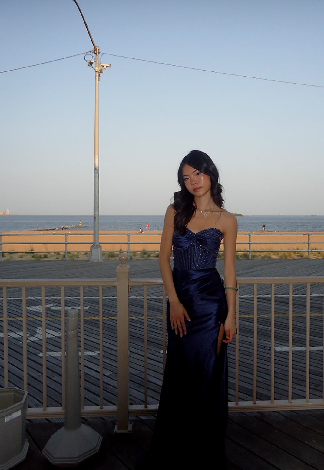 Robe de soirée fourreau noire sexy longue avec fente J8826