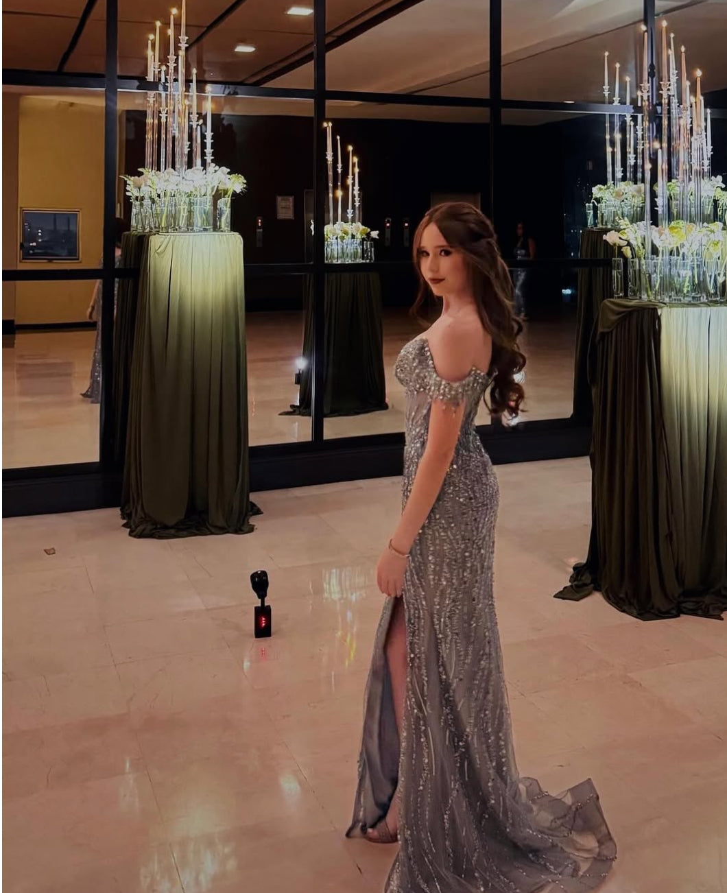 Rosa Etuikleid, lang, mit Seitenschlitz, Satin, formelles Kleid J8820