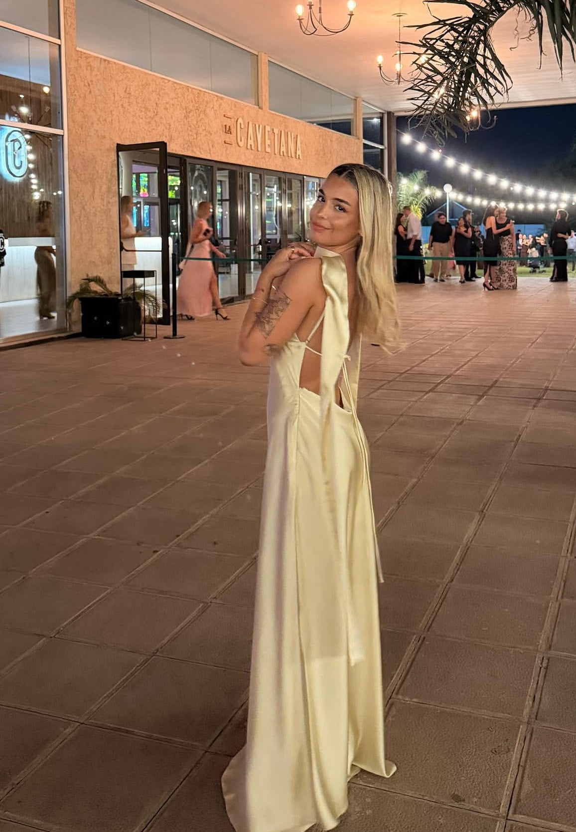 Robe de soirée fourreau noire sexy longue avec fente J8826