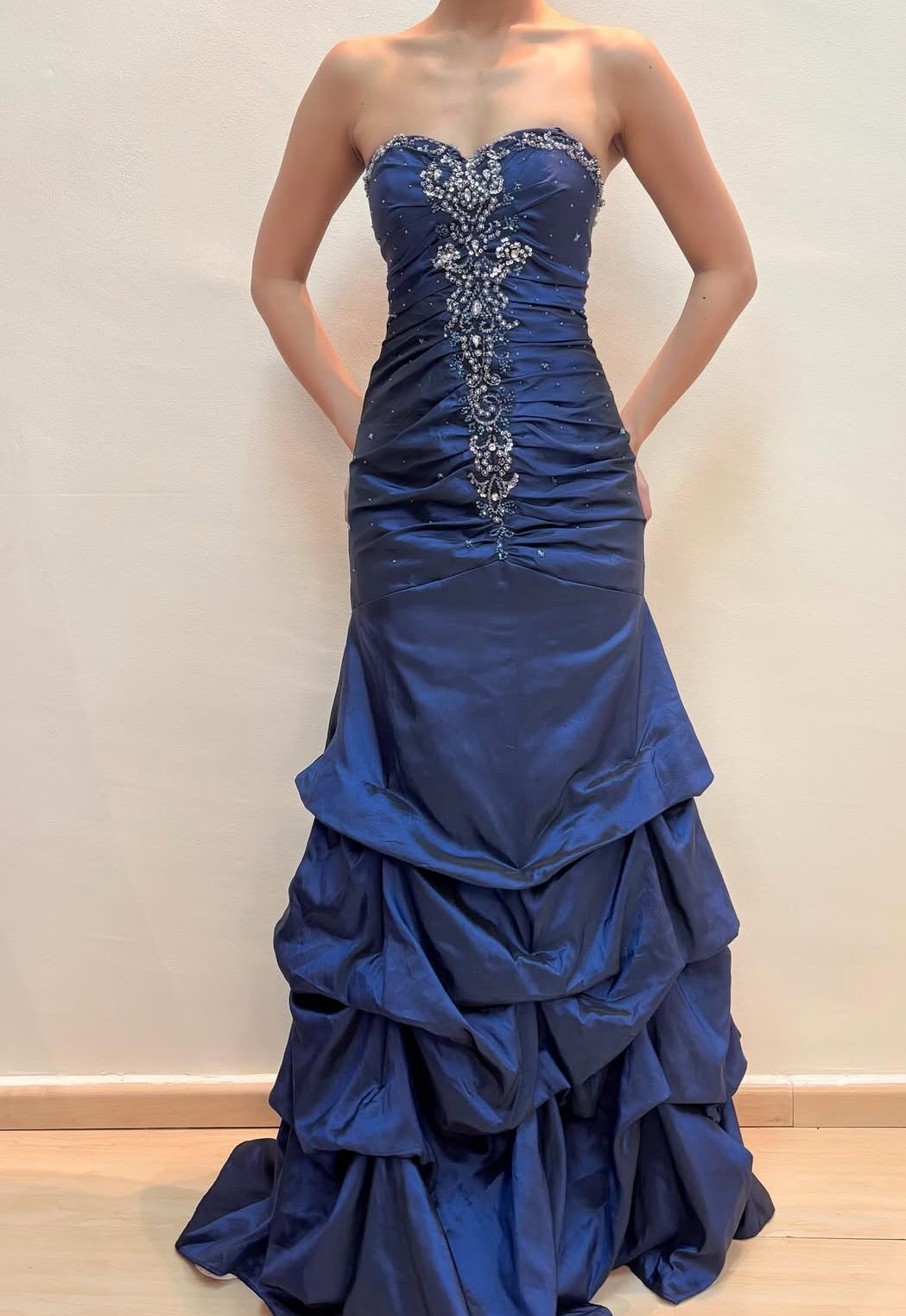 Robe de soirée fourreau noire sexy longue avec fente J8826