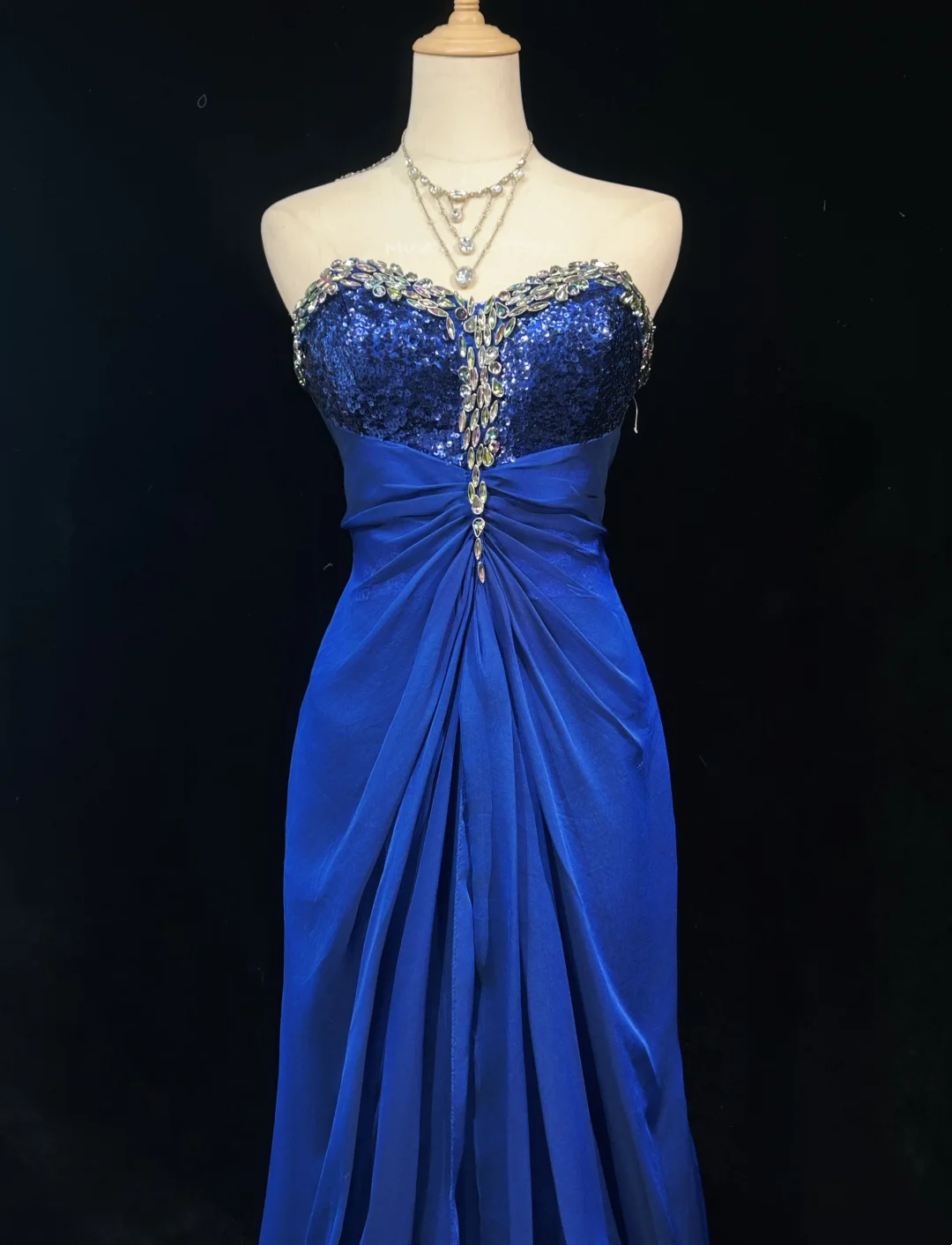 Robe de soirée fourreau noire sexy longue avec fente J8826