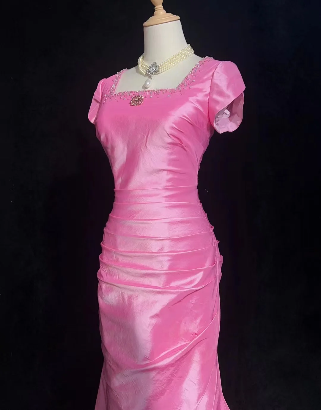 Robe de soirée fourreau noire sexy longue avec fente J8826