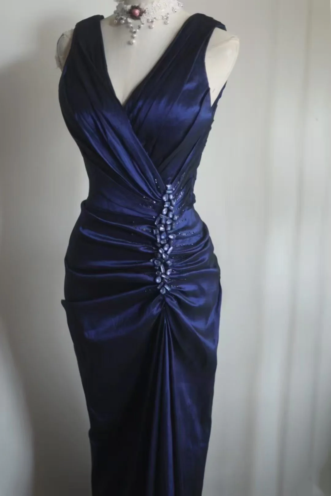 Rosa Etuikleid, lang, mit Seitenschlitz, Satin, formelles Kleid J8820