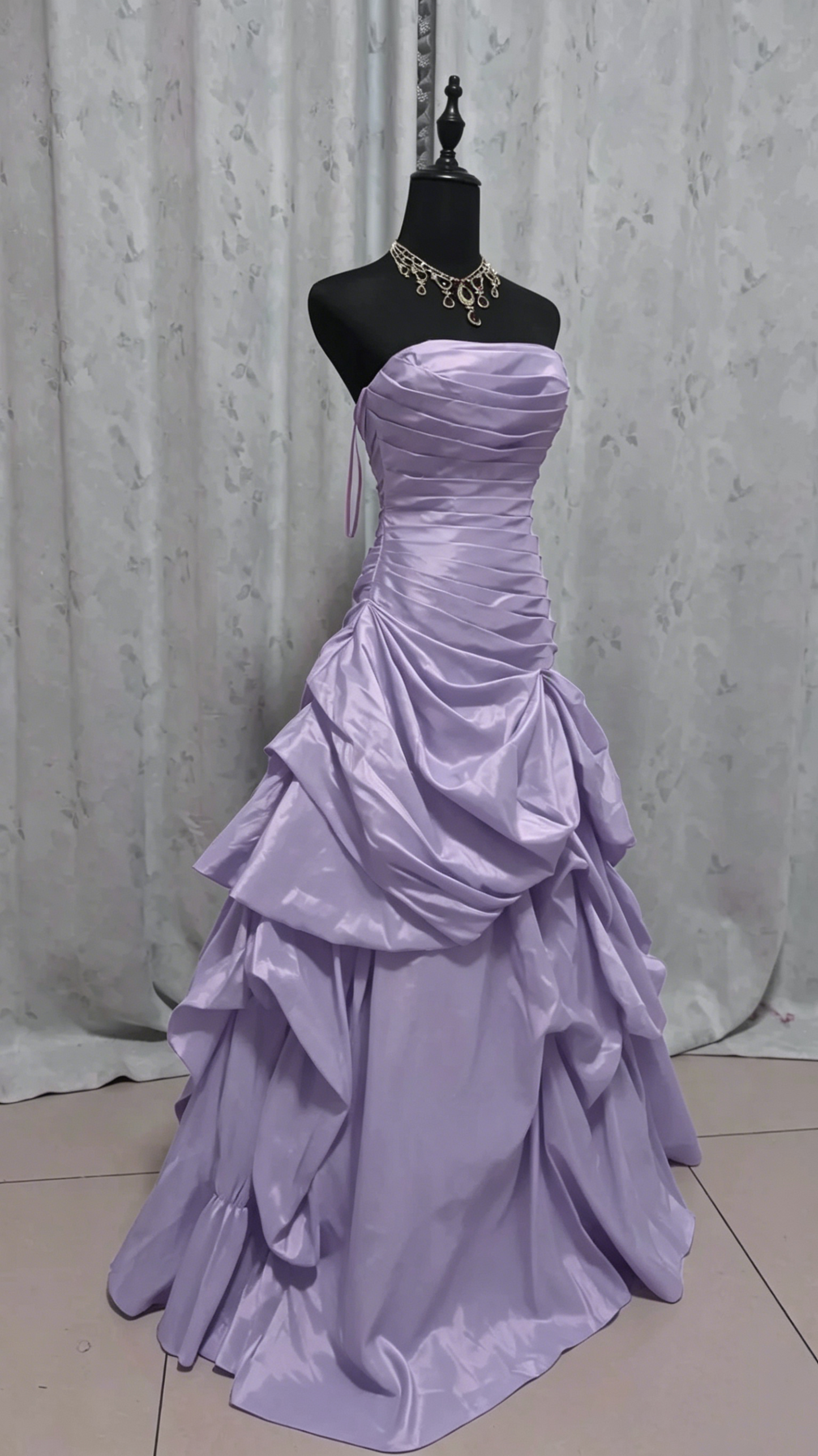 Trägerloses rotes Abendkleid aus Satin, Partykleid J9360