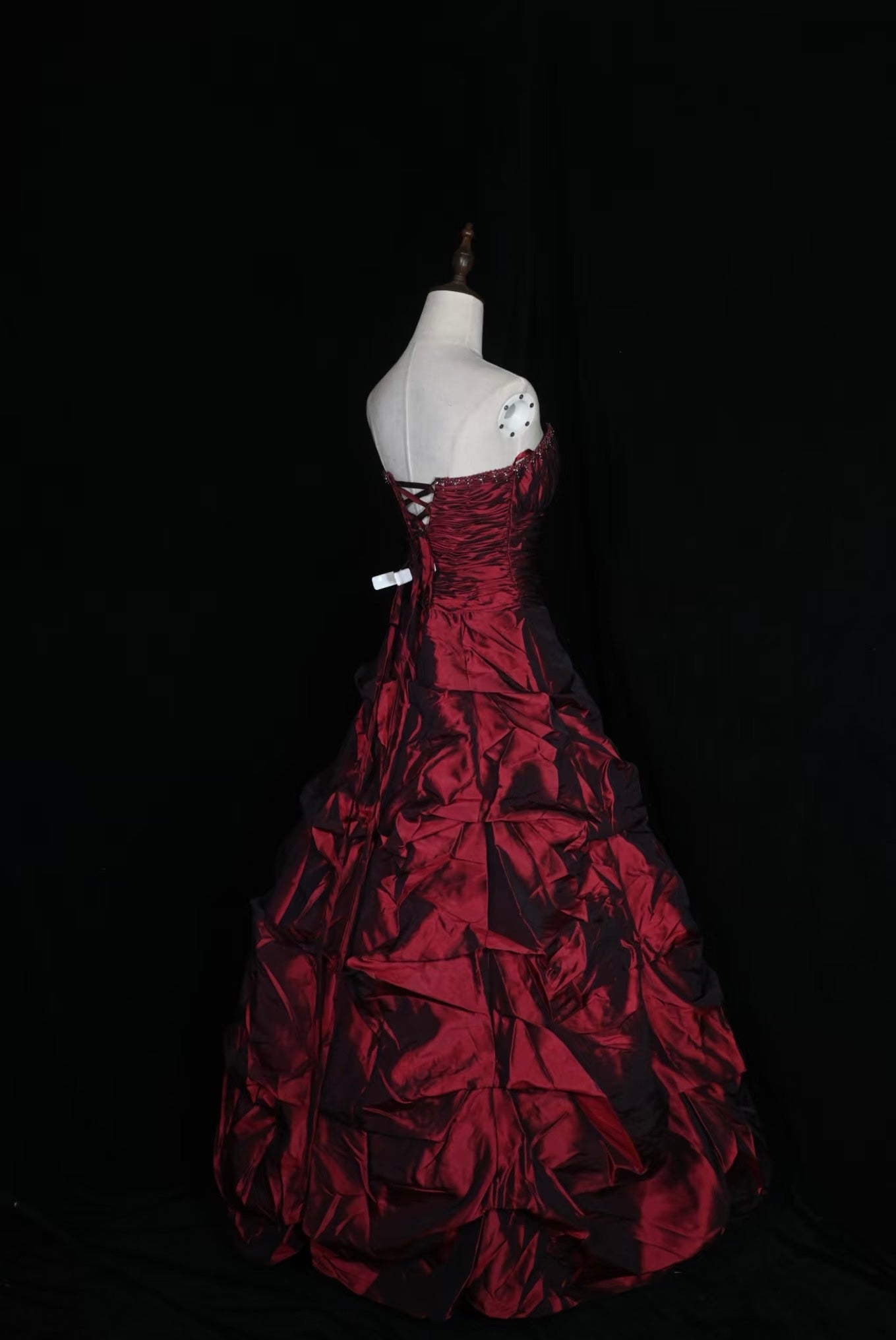 Robe de bal bordeaux à décolleté cœur, robe de soirée en satin, robe de cérémonie J9364