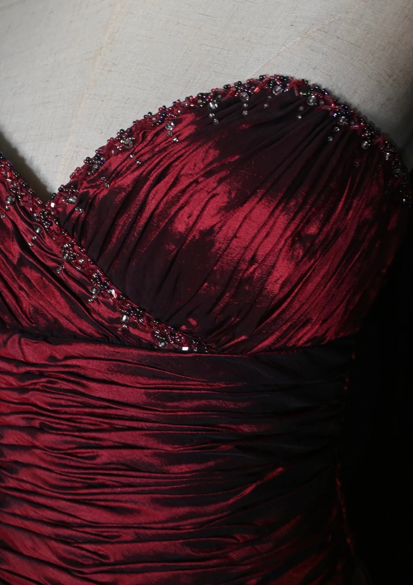 Robe de bal bordeaux à décolleté cœur, robe de soirée en satin, robe de cérémonie J9364