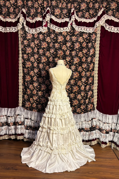 Robe de bal en satin à col en V et volants, robe de fête d'anniversaire romantique J9390