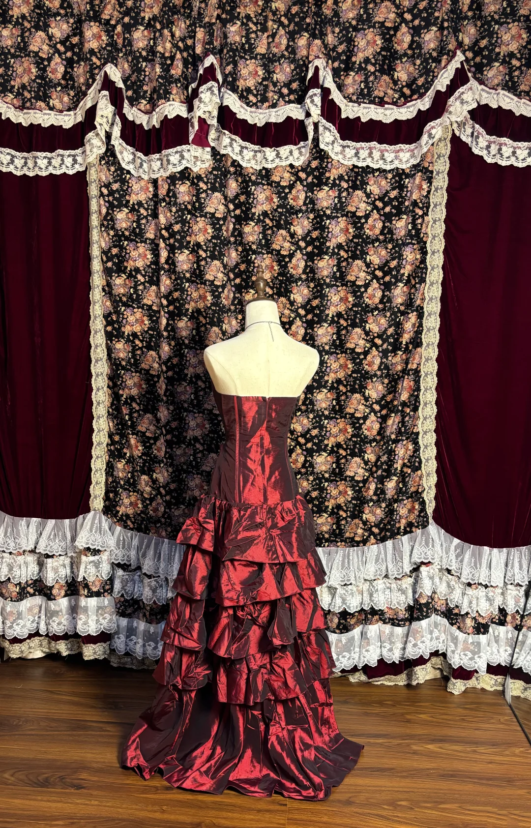 Robe de bal bordeaux bustier à volants, robe de soirée, robe de cérémonie J9394