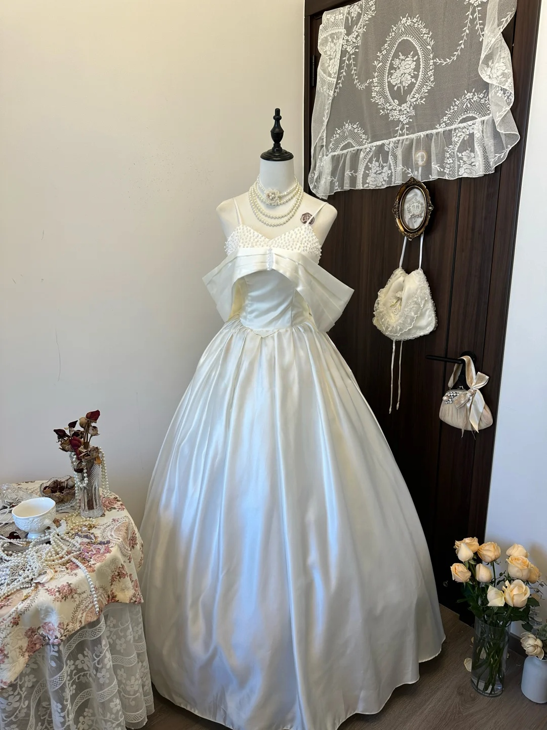 Off The Shoulder White Wedding Dress With Pearl Elegant Bridal Gowns J9445