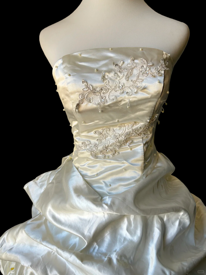 Strapless Ivory Taffeta Ball Gown Wedding Dress Elegant Birthday Dress J9583