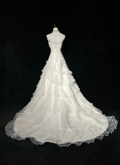 Spaghetti Straps Ruffled Ivory Wedding Dress Layered Elegant Wedding Gown For Bridal  J9604