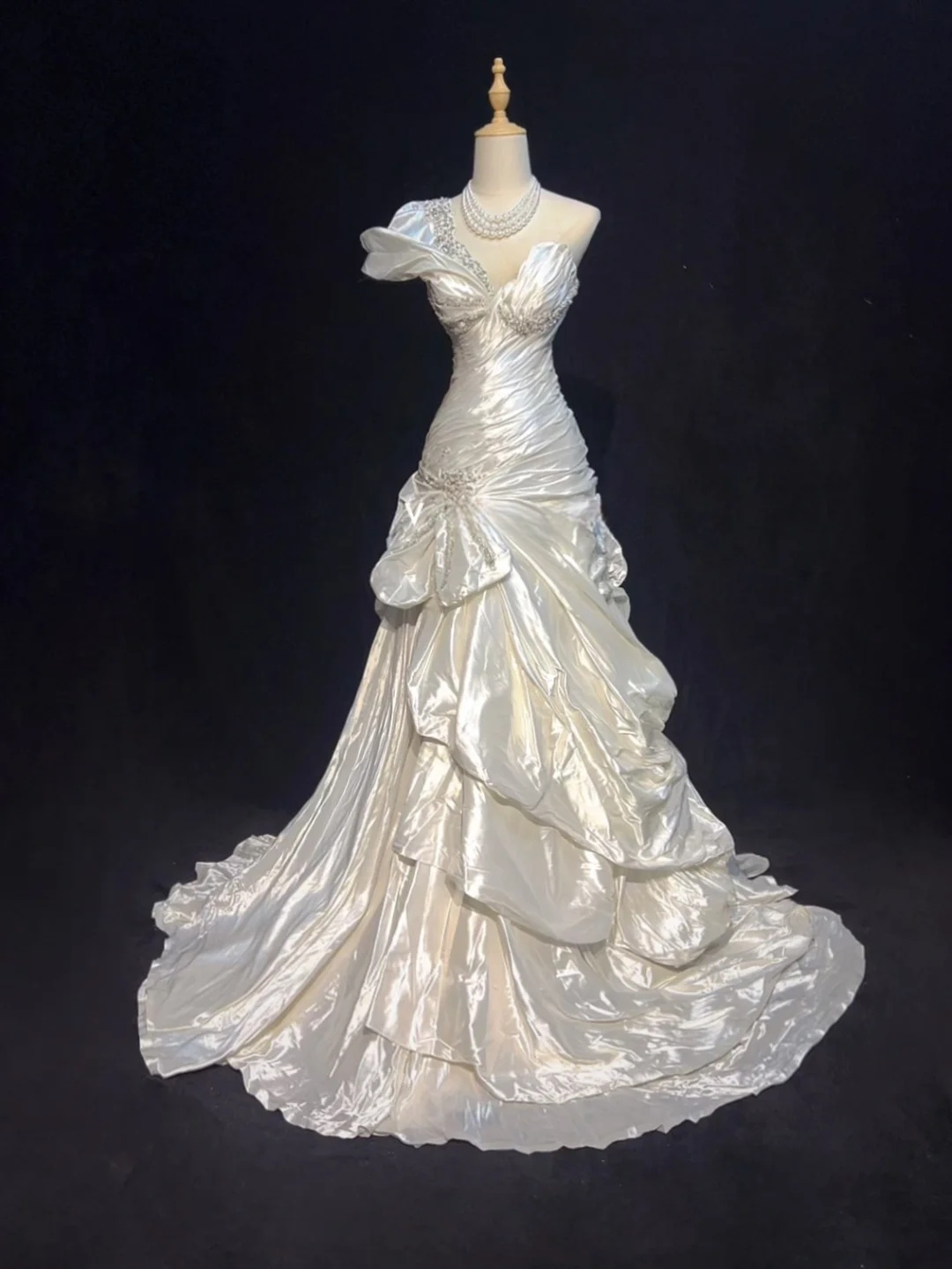 One Shoulder Ivory Sheath Wedding Dress Elegant Bridal Gown With Beads J9605