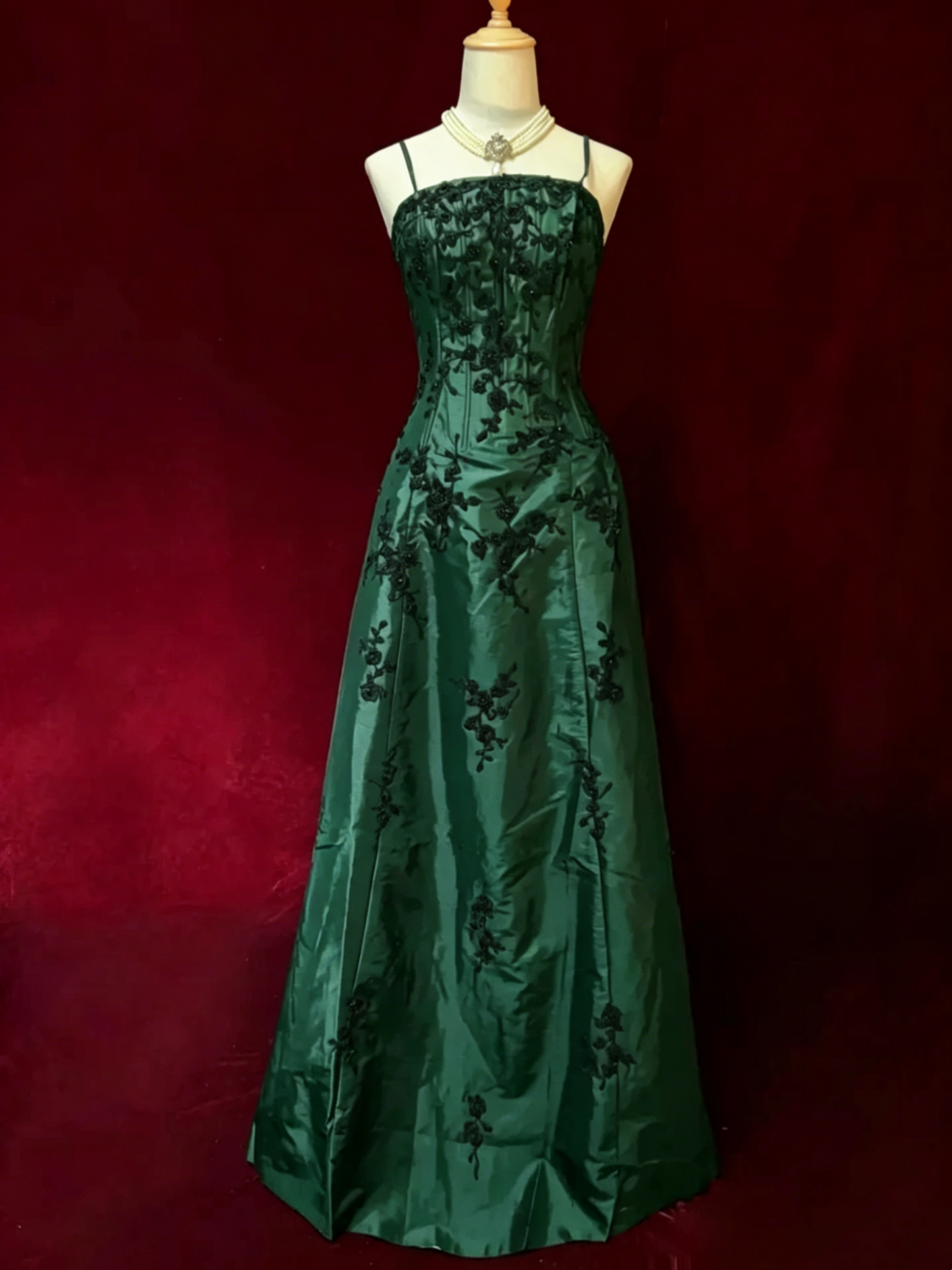 Spaghetti Straps A Line Black Prom Dress Appliques Vintage Dress J9787