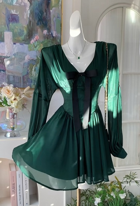 Long Sleeves A Line Emerald Green Chiffon Homecoming Dress  J10970