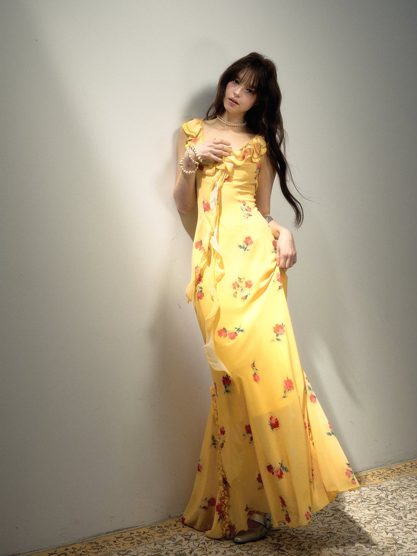 Robe longue sirène fleurie à bretelles et volants jaunes L68