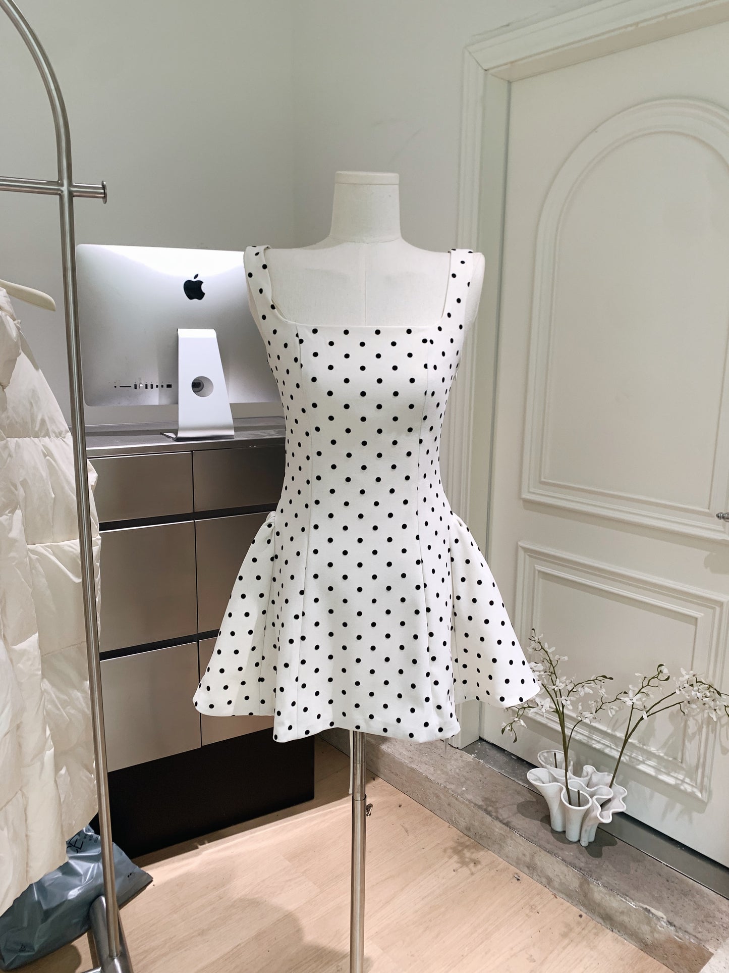Robe courte blanche à pois, robe d'été, robe d'anniversaire L25